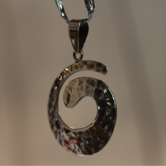 Silver round swirl pendant - Picture 3 of 8